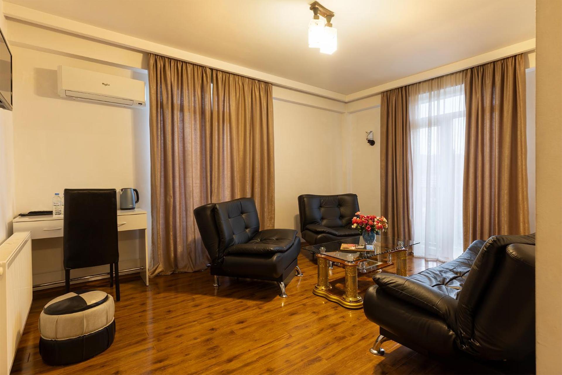 Hotel Grand Palace Tbilisi Ngoại thất bức ảnh